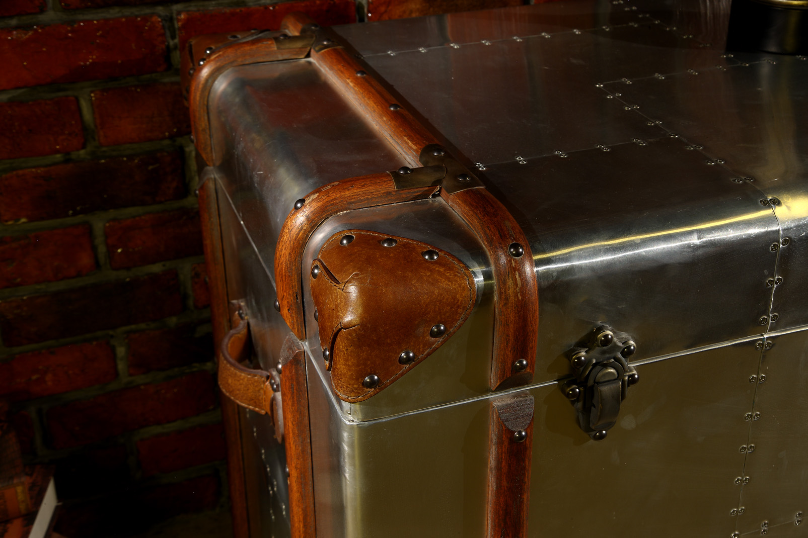 TRUNK T953